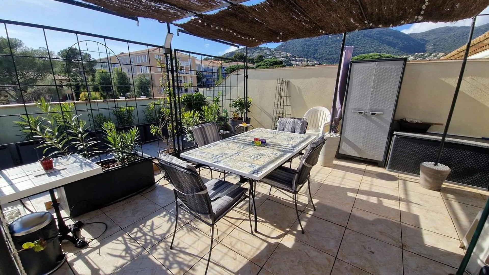 Appartement 3 Chambres Avec Terrasse, Piscine Et Tennis, Climatise - Fr-1-100-350 Cavalaire-sur-Mer 0*,  France