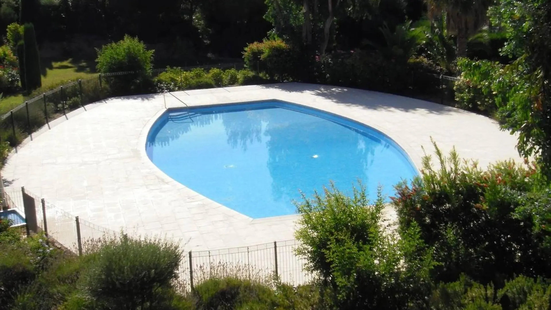 Appartement 3 Chambres Avec Terrasse, Piscine Et Tennis, Climatise - Fr-1-100-350 Cavalaire-sur-Mer 0*,  Francia